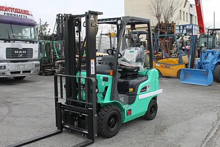 MITSUBISHI FG18N TFV4700 4V [2097]